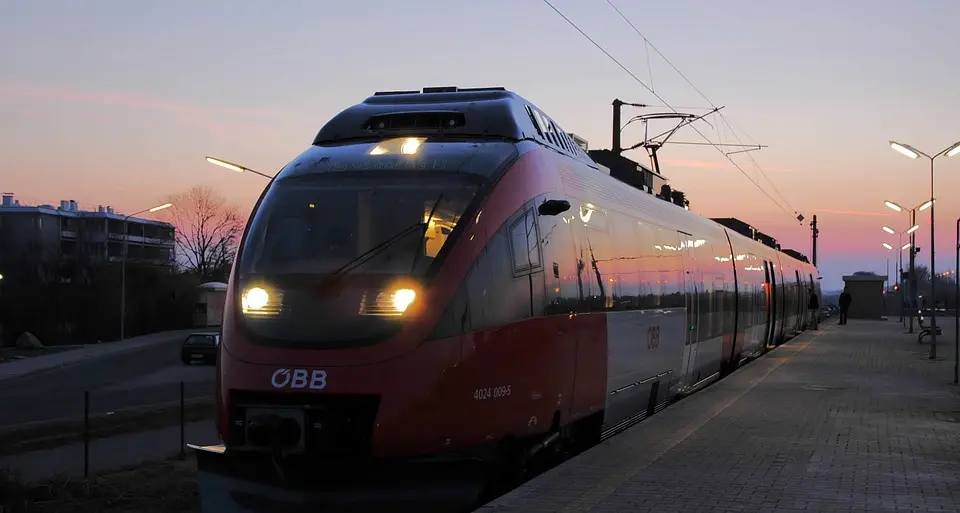 Collisione fra treni in stazione a Vienna: almeno tre feriti