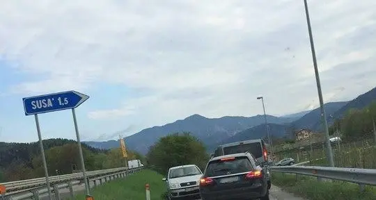 Imbocca contromano lo svincolo della Valsugana
