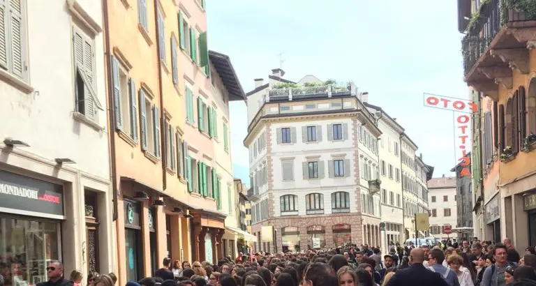 Ragazzine impazzite per Benji e Fede