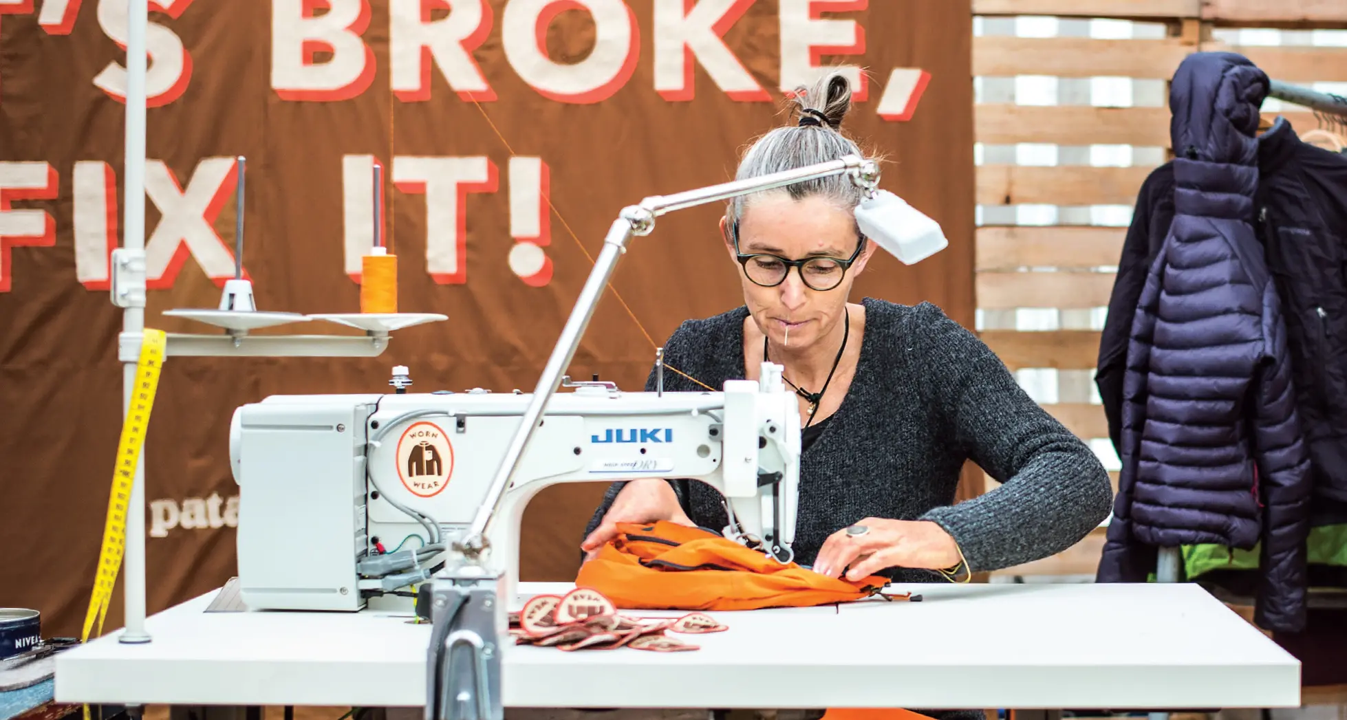 «Worn Wear», con Patagonia a Trento per riparare (gratis) i vostri capi rotti