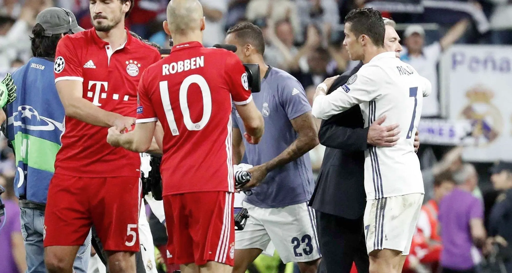 Bundesliga al via, Il calcio tenta la ripartenza