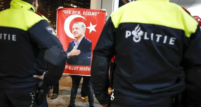 Comizi turchi in Europa Scontro con Erdogan