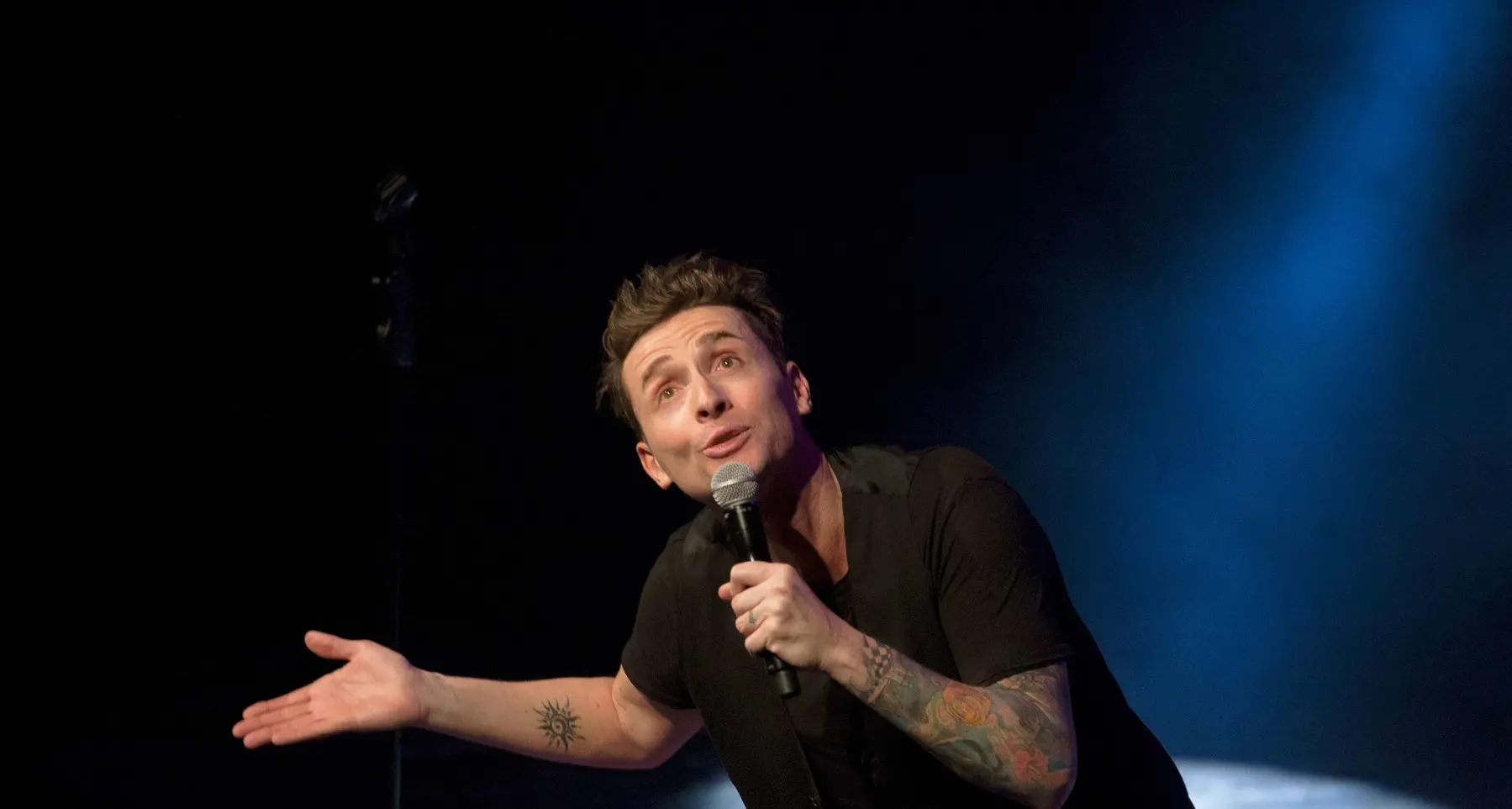 Domenica all'Auditorium la comicità di Pintus