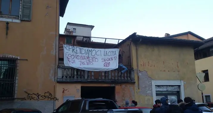 Gli studenti medi occupano edificio in piazza Mostra «Lotta al decreto del governo sulla sicurezza urbana»