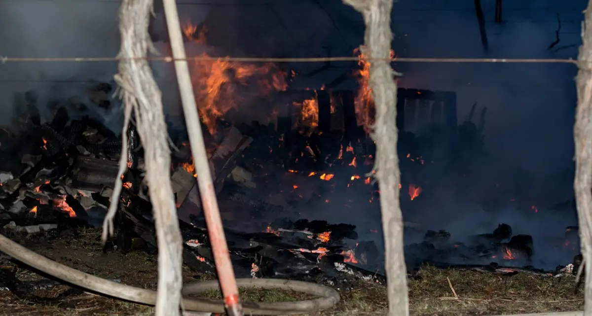 Fuoco a Roveré della Luna Sospetti su un pompiere