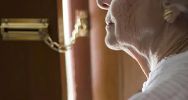 Trova in casa una sconosciuta Ottantenne riesce a cacciarla