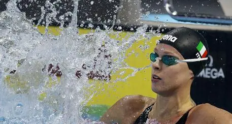 Nuoto, Pellegrini bronzo in 100 dorso