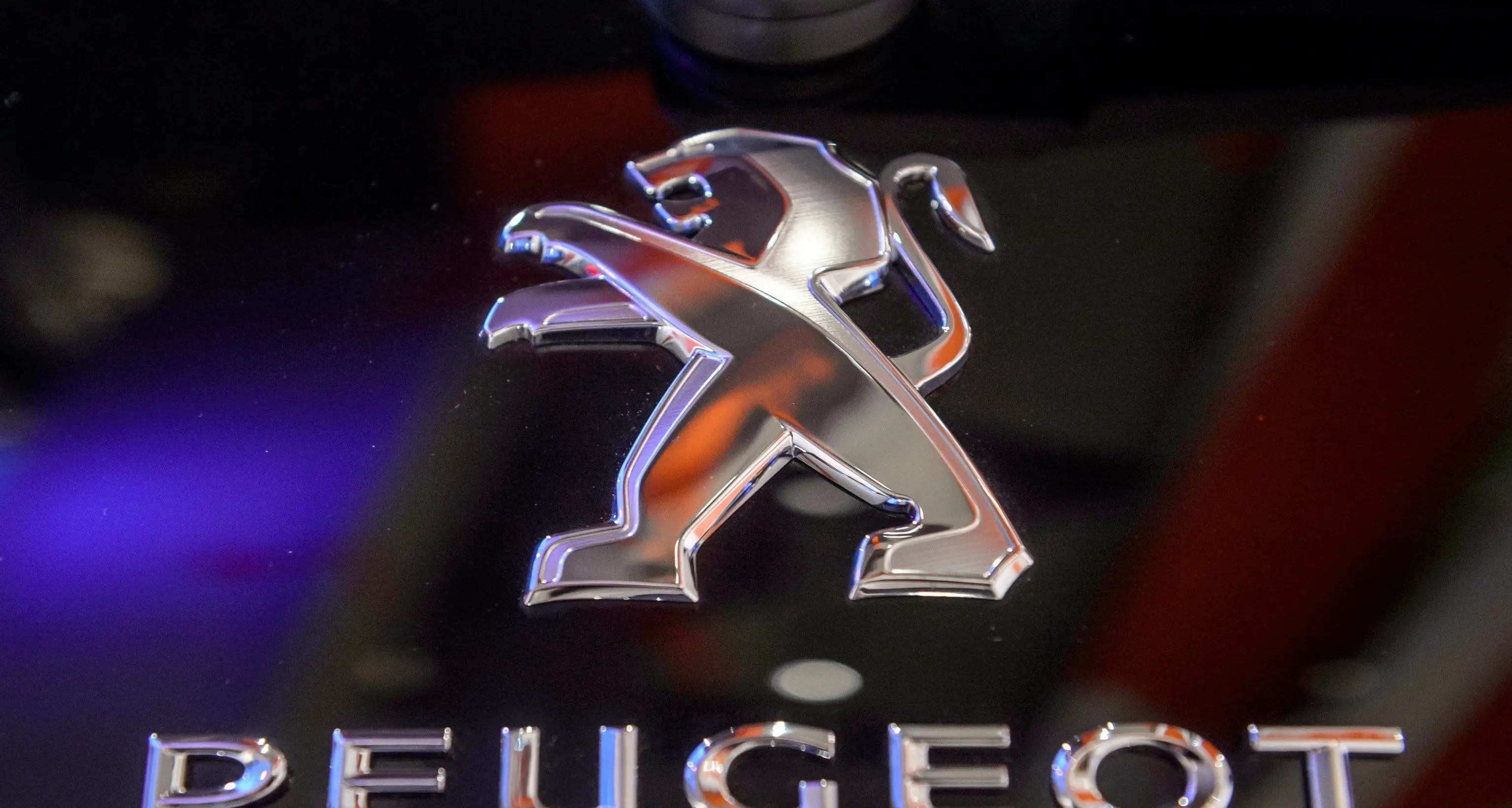 Auto, Peugeot Citroen si compra la Opel