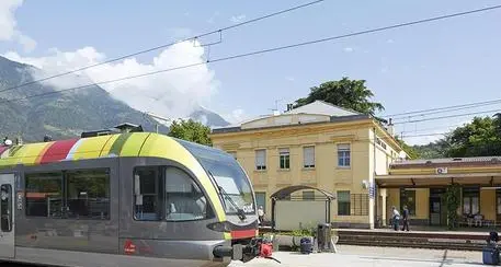 Ferrovia della Venosta: in estate c'è anche il bus porta-biciclette