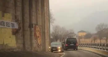 Nuovo contromano in via al Lago