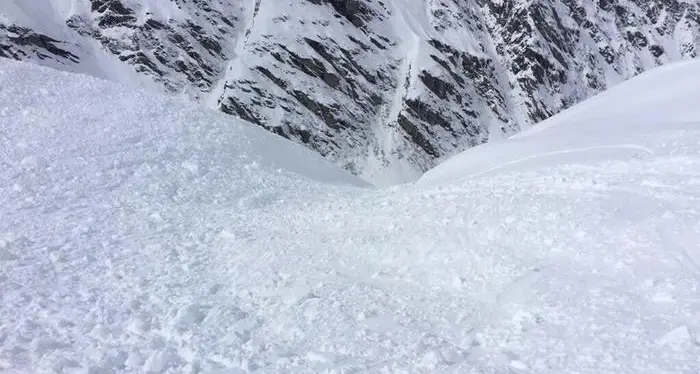 Scialpinista muore travolto da valanga
