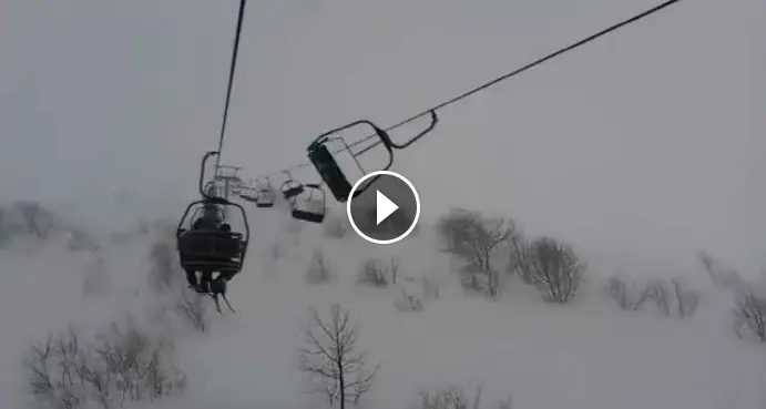 Vento a 140 km orari Seggiovia «girandola» Guarda il video