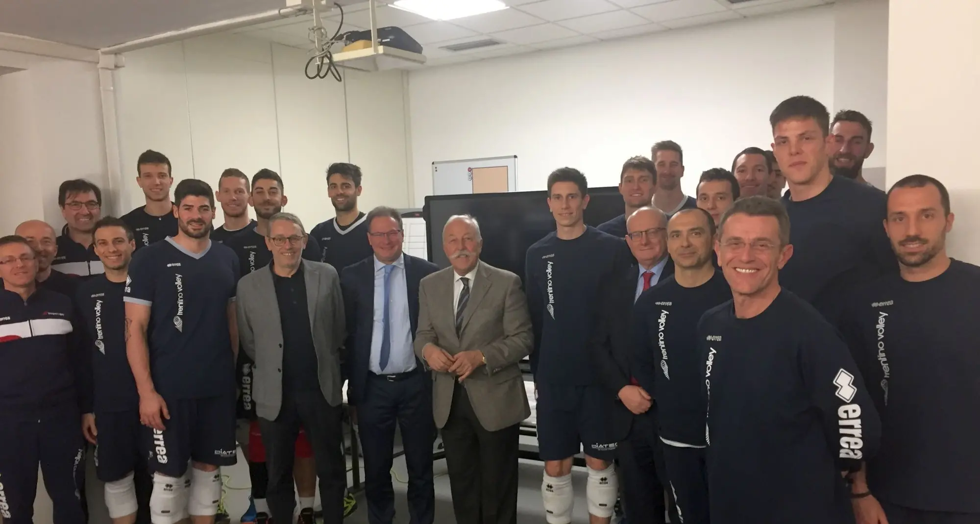 Il sindaco al PalaTrento dagli atleti della Diatec