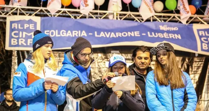 Alberto Tomba tedoforo a Folgaria benedice l'Alpe Cimbra Fis Cup