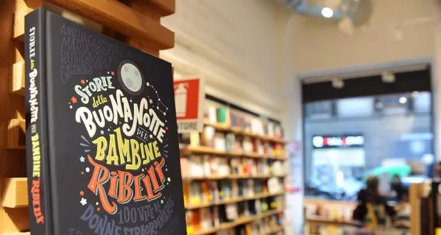 Bambine, siate ribelli. Libro con 100 favole per sognare in grande è caso editoriale