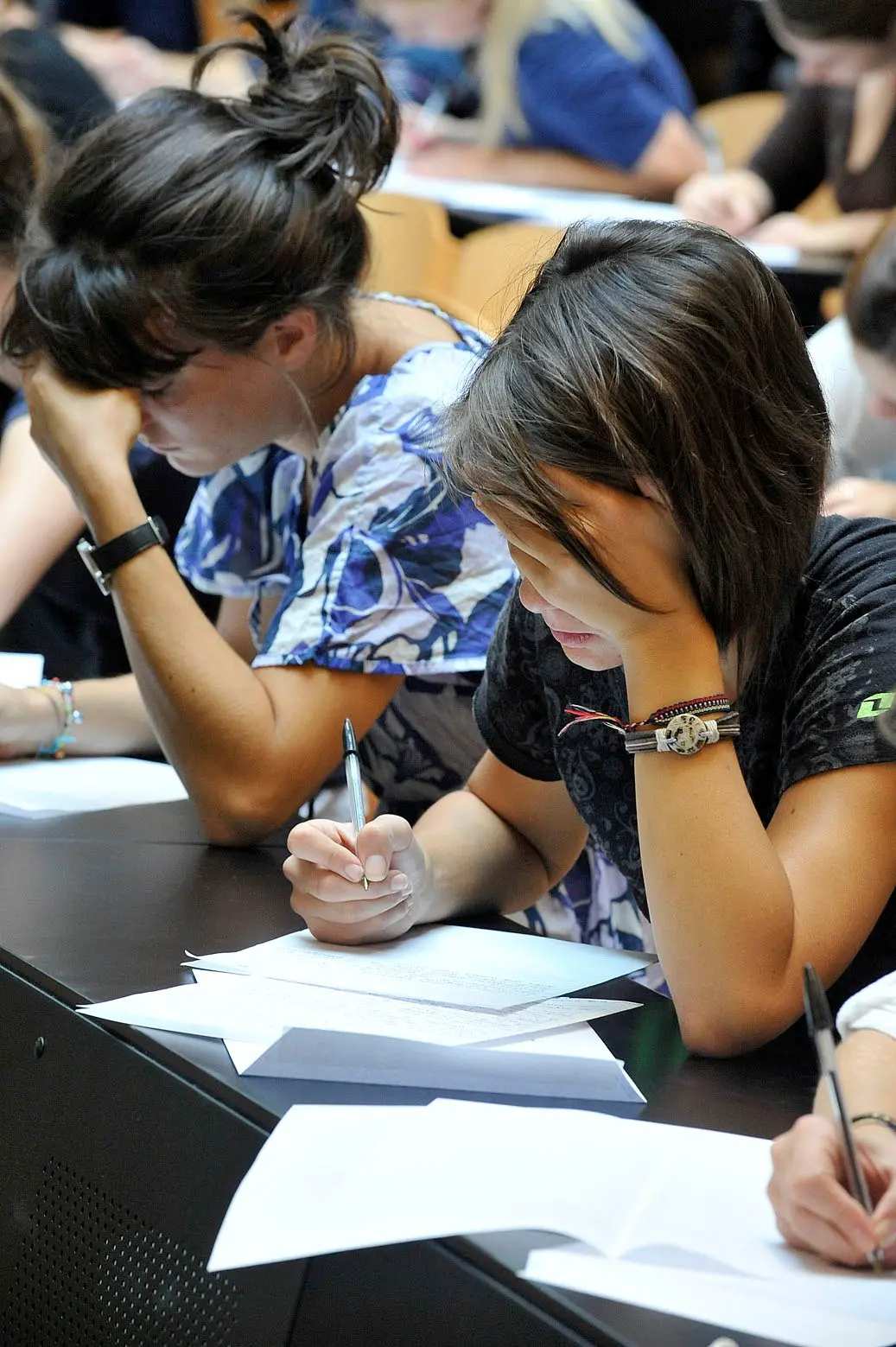 Esame d'inglese col trucco Studentessa nei guai