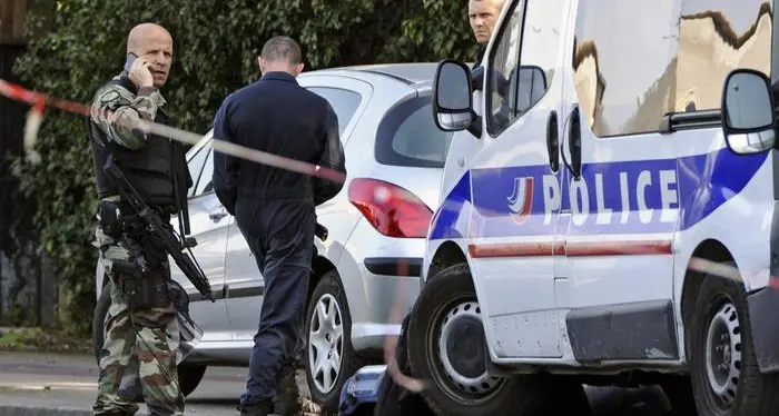 Sparatoria in un liceo Quattro feriti in Francia