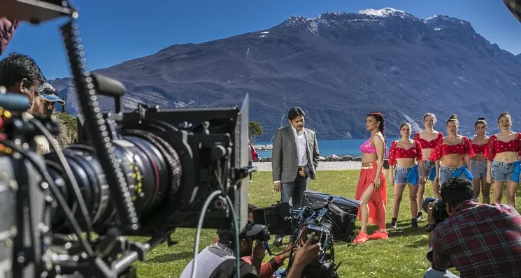 Il Garda diventa «indiano»: sul set gli attori Pawan Kalyan e Shruti Hassan