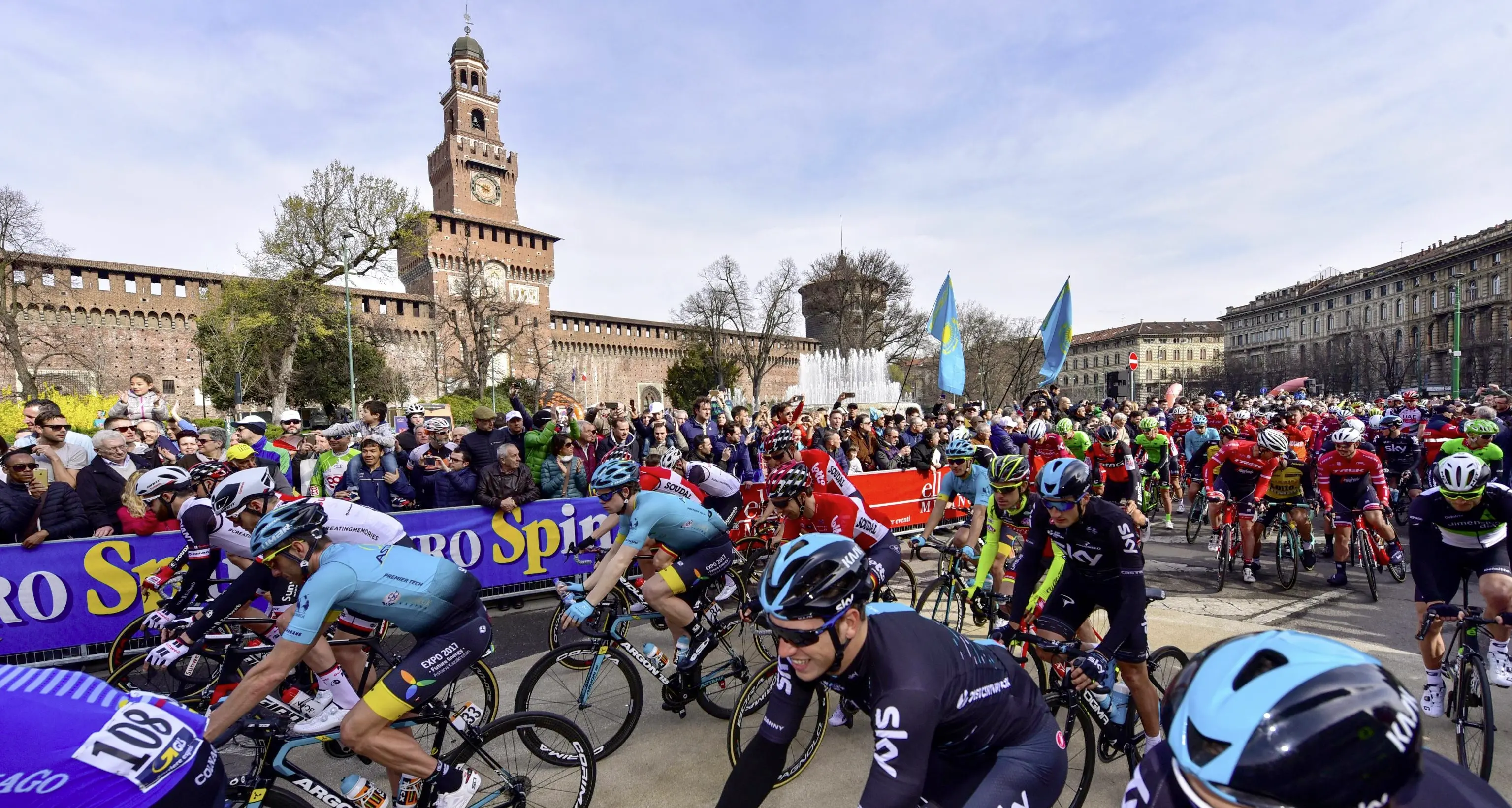 Sagan inventa, ma la Sanremo va al polacco Kwiatkowski
