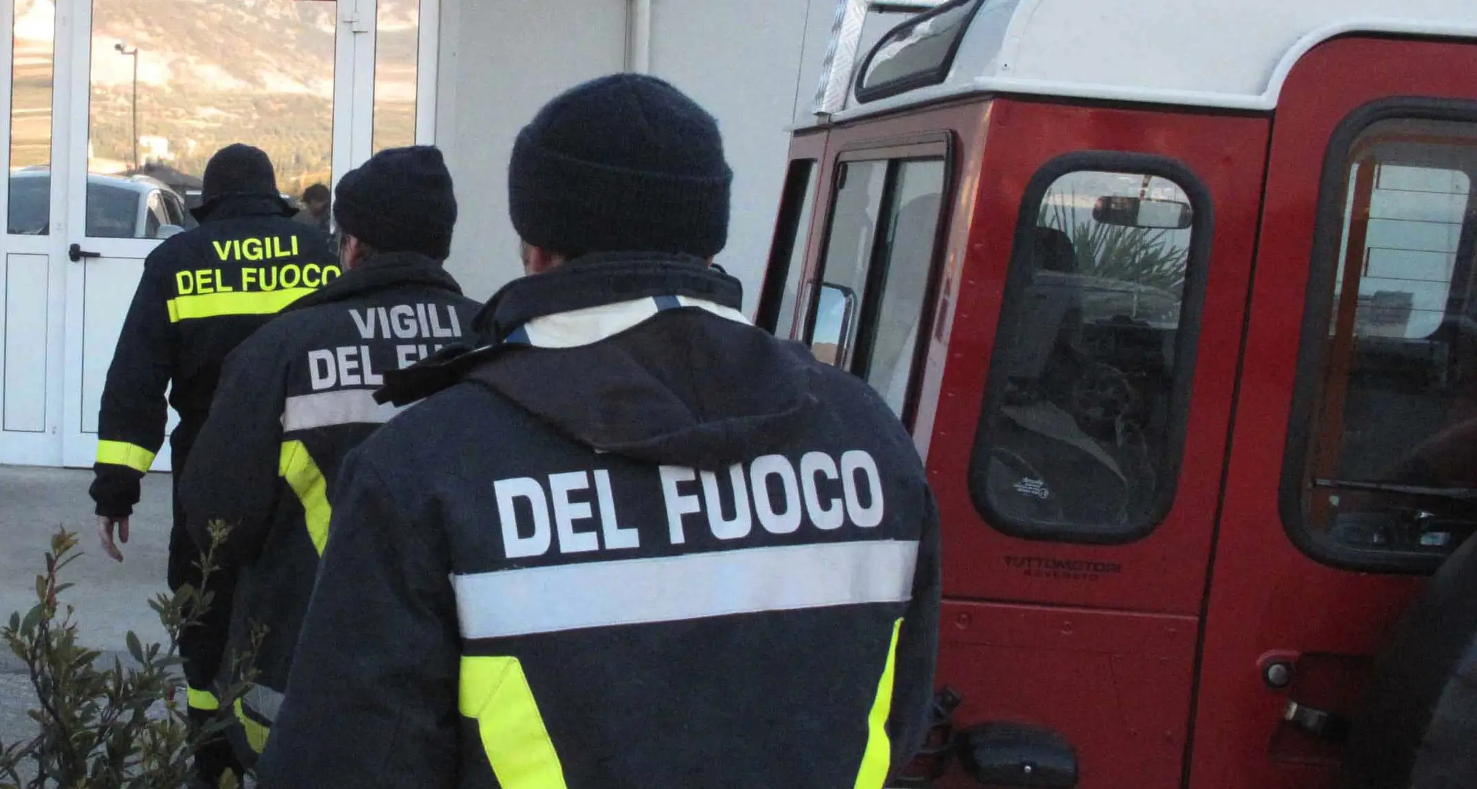 Voleva recuperare le capre Cade nel canalone: salvata