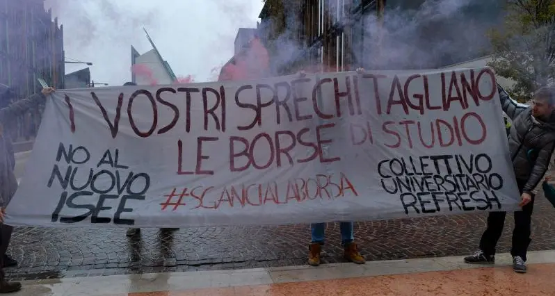 Il Collettivo studentesco contro sprechi e biblioteca