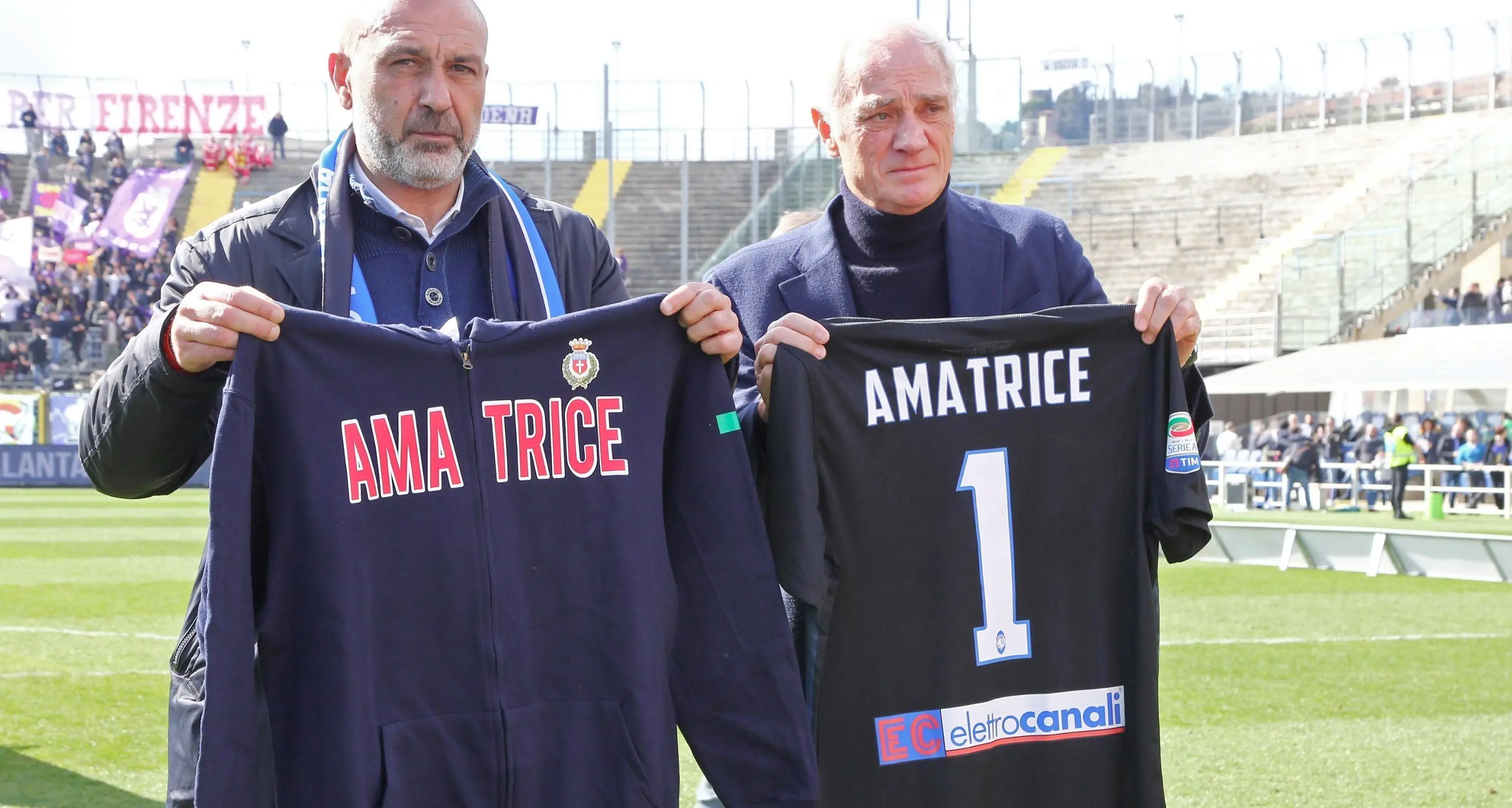 Il sindaco di Amatrice Pirozzi, allenatore premiato con la «Panchina d'oro»