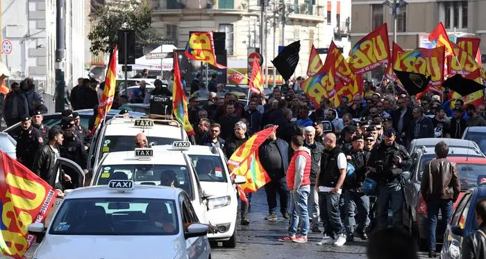Taxisti delusi dal governo Oggi è scattata la protesta
