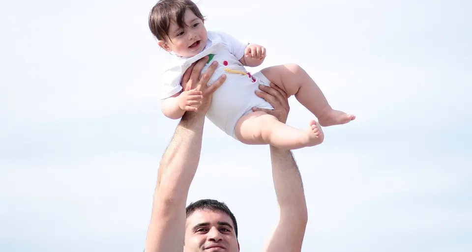 Nuovi padri crescono Non chiamateli «mammi»