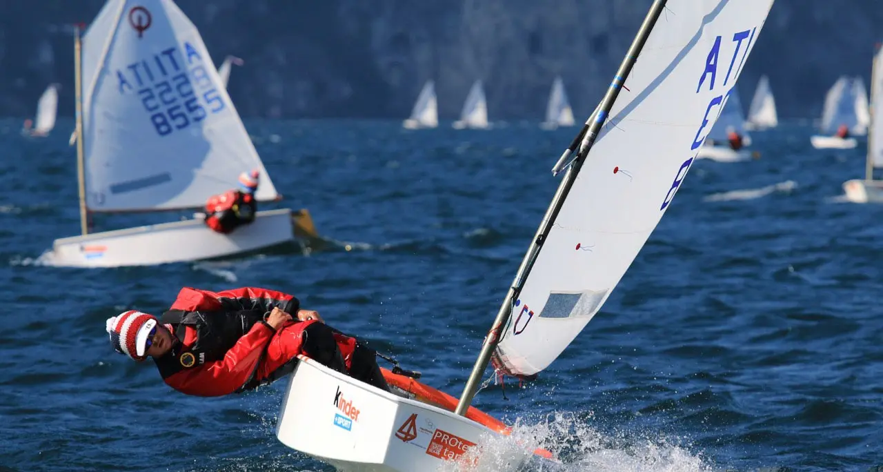 Vela, il meeting di Pasqua sul lago di Garda è già arrivato a 1030 iscritti di 28 nazioni