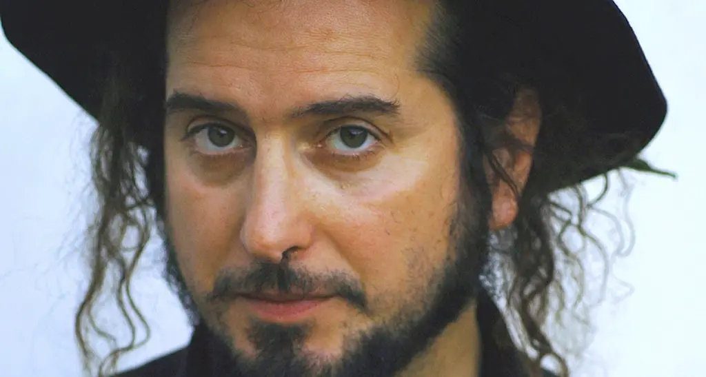 Stasera con Capossela una danza di ombre