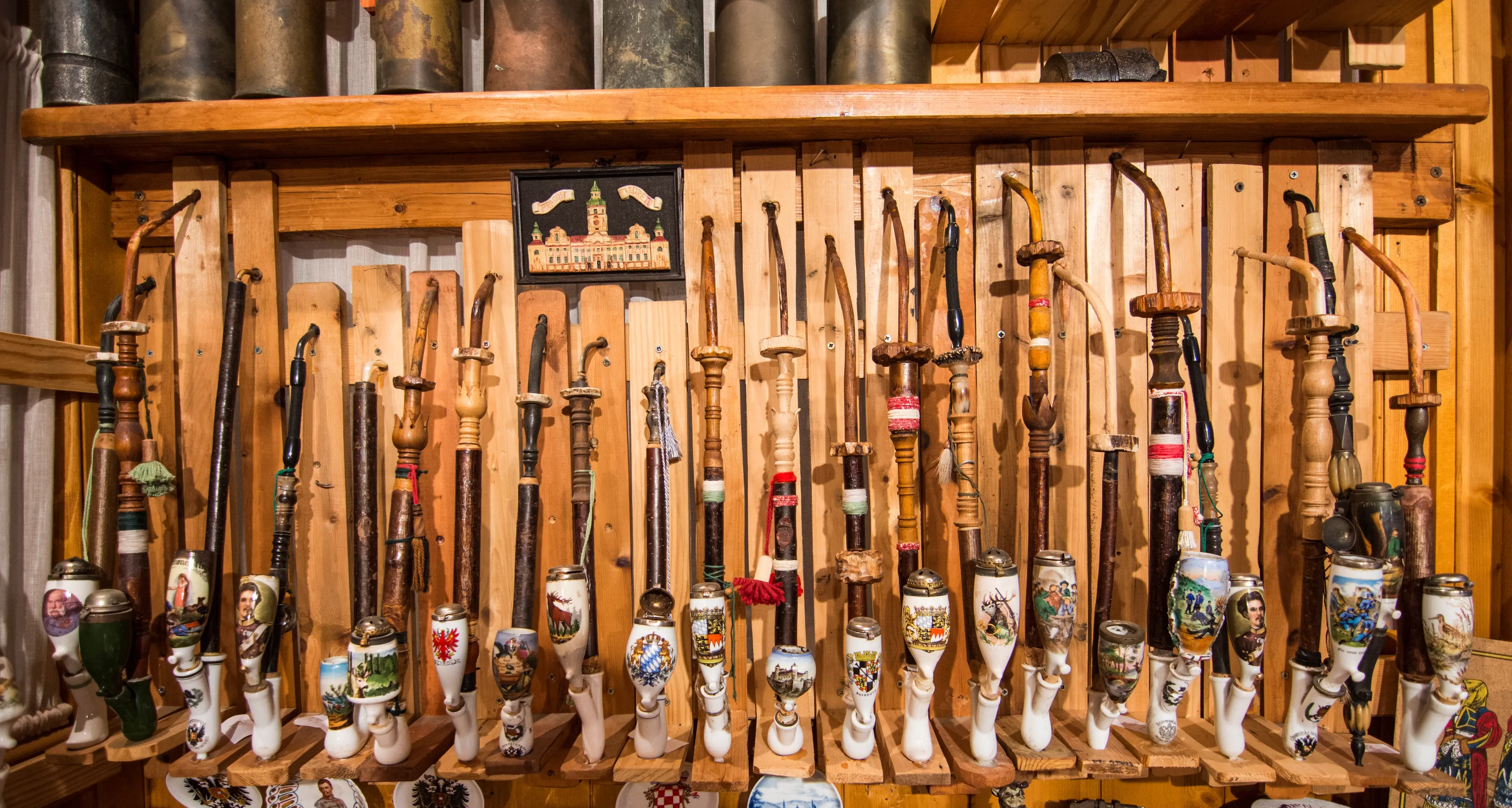 A Lavis in mostra la ricca collezione di pipe austriache della famiglia Carli