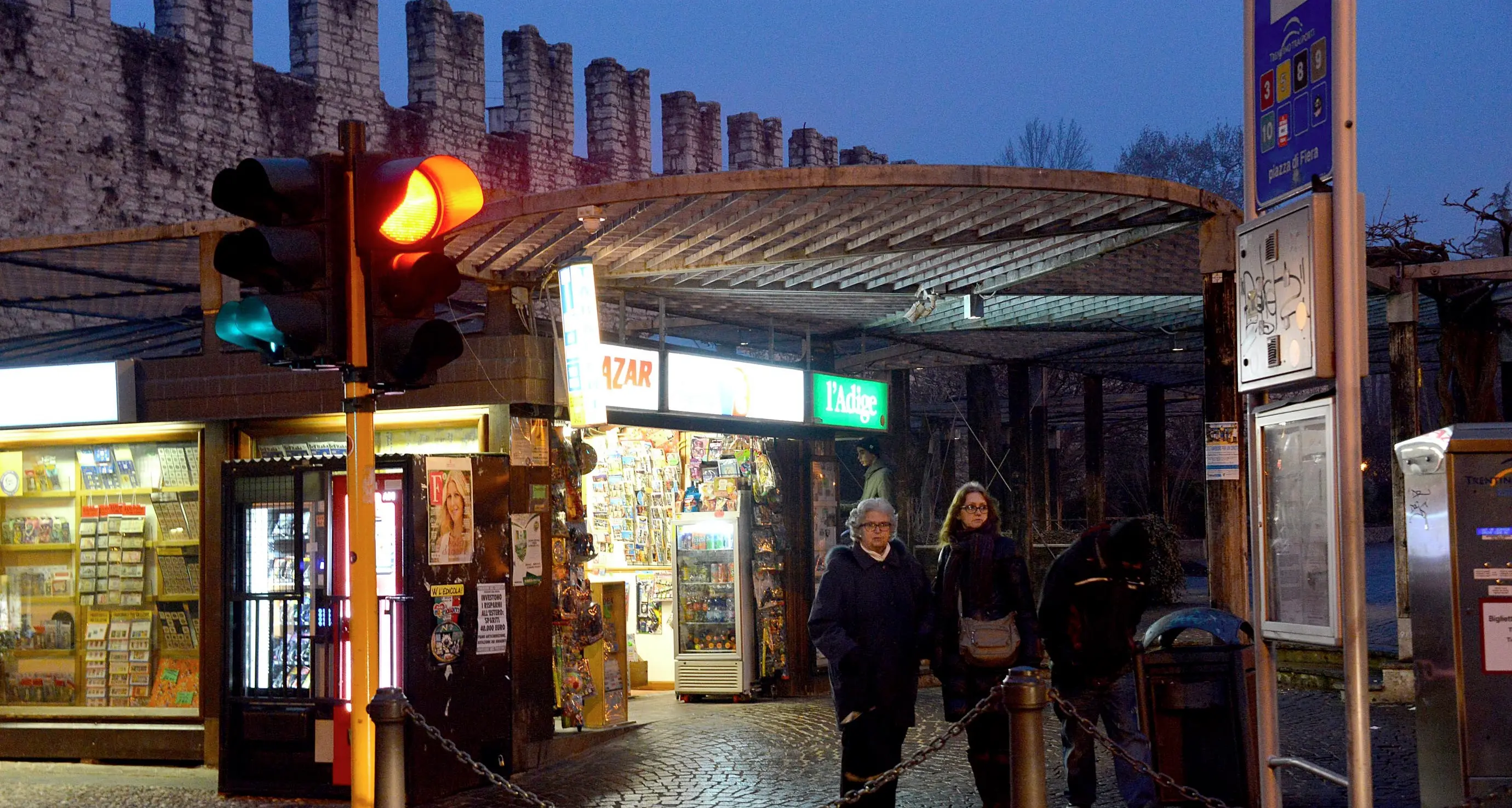 Edicolante aggredito e picchiato in pieno giorno