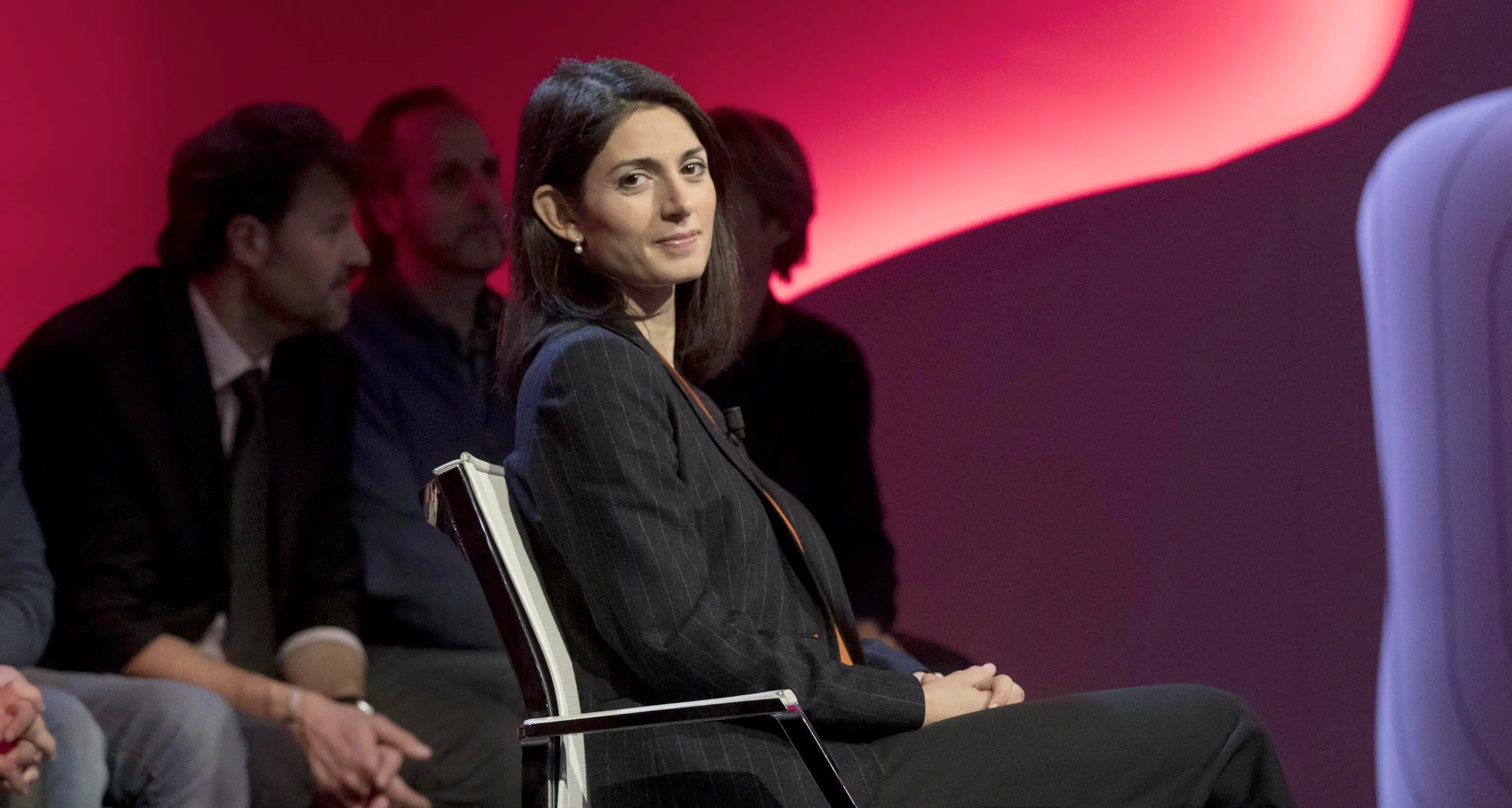 Raggi: avanti convinta Ma nel M5S c'è tensione