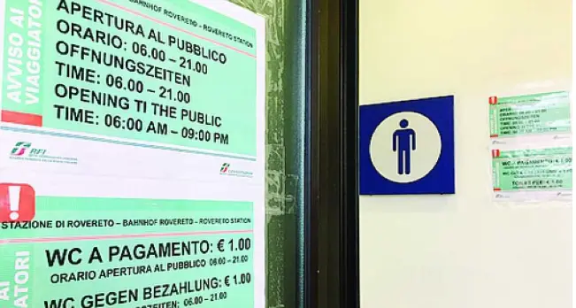 Stazione di Rovereto: un euro per fare la pipì