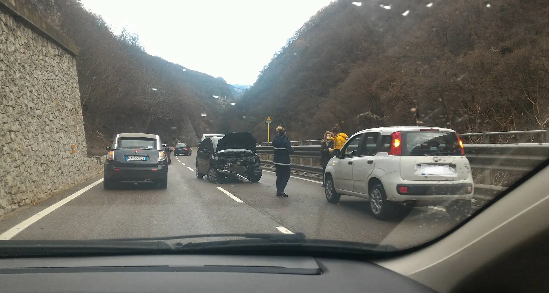 Incidente al Bus de Vela Auto perde il controllo