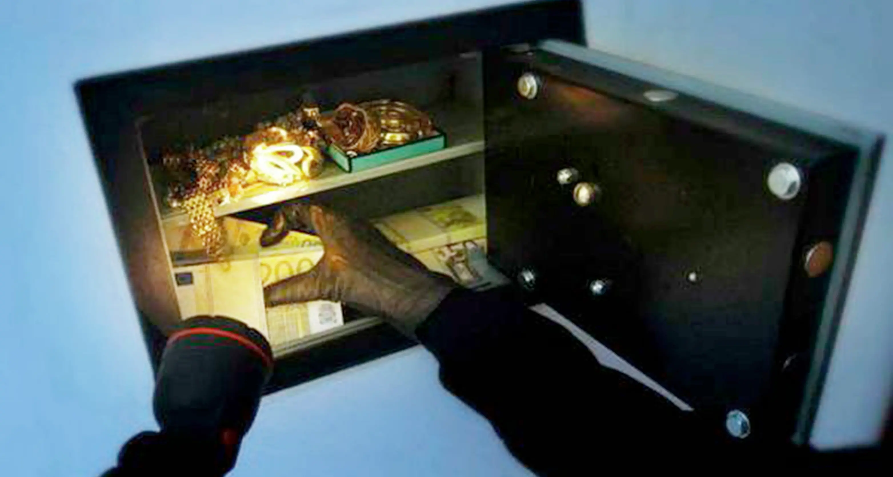 Malviventi in azione alla Coop: colpo a Madonna Bianca