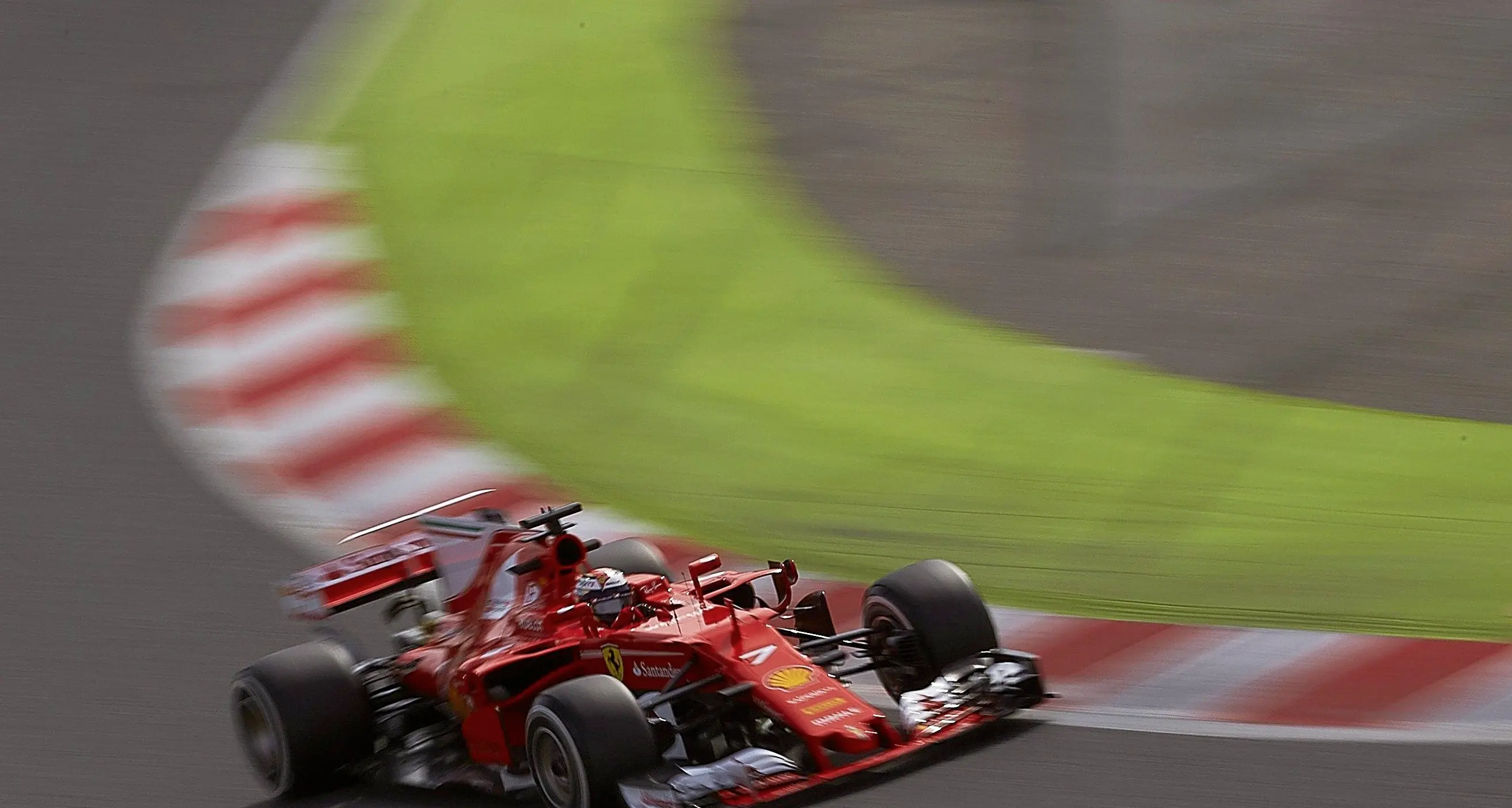 Raikkonen è il più veloce davanti a Hamilton