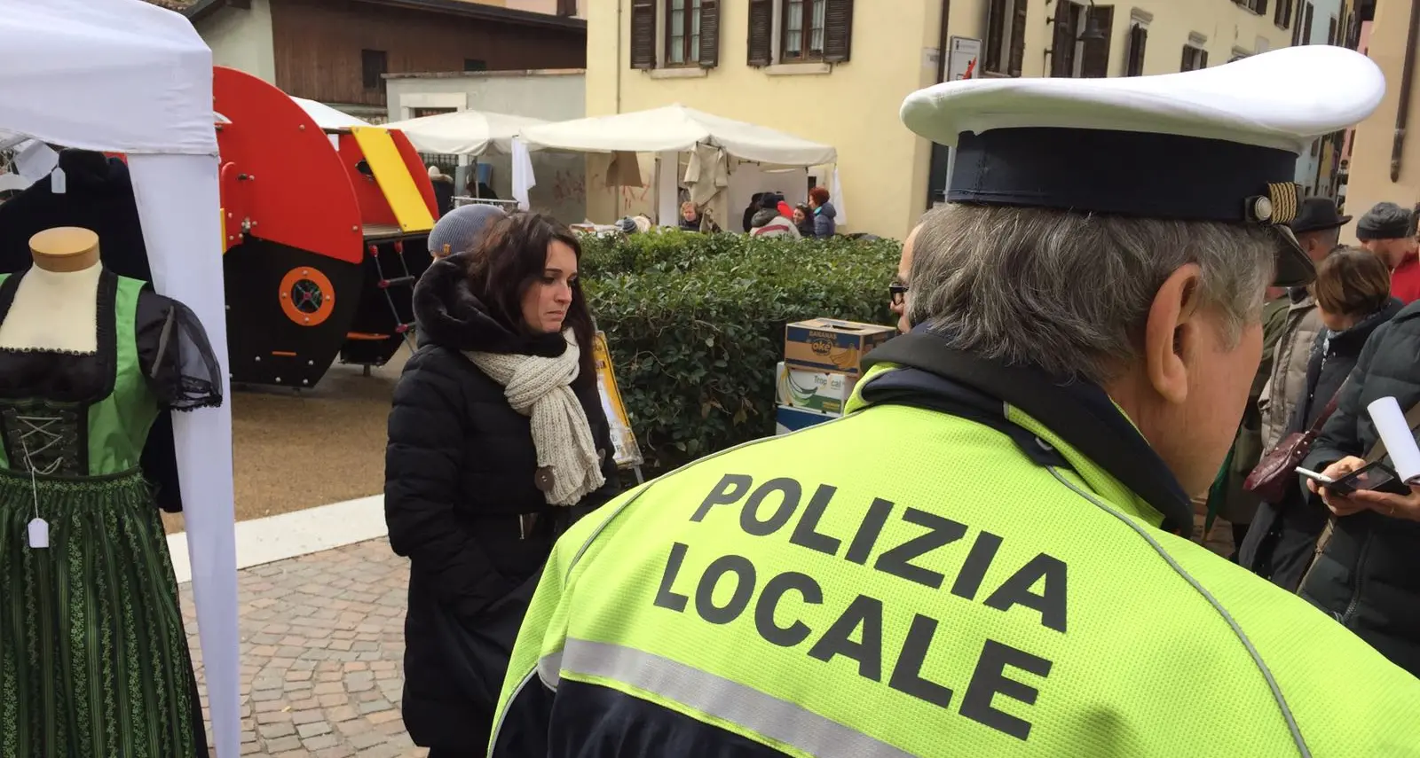 Mercatino dei Gaudenti, aggredito il presidente Colpito alla testa durante un alterco: caccia al'uomo