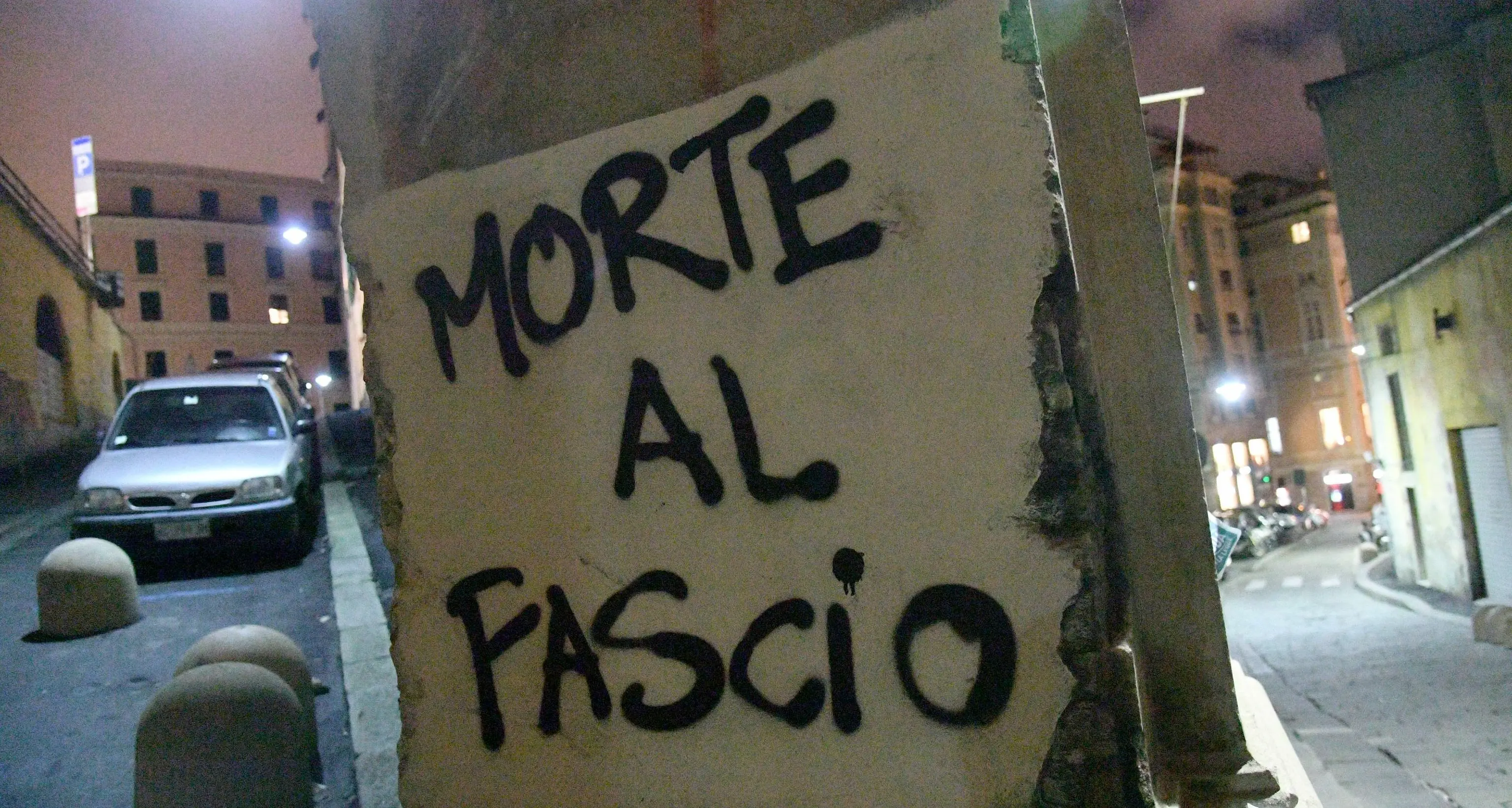 Genova corteo antifascista contro raduno di estema destra
