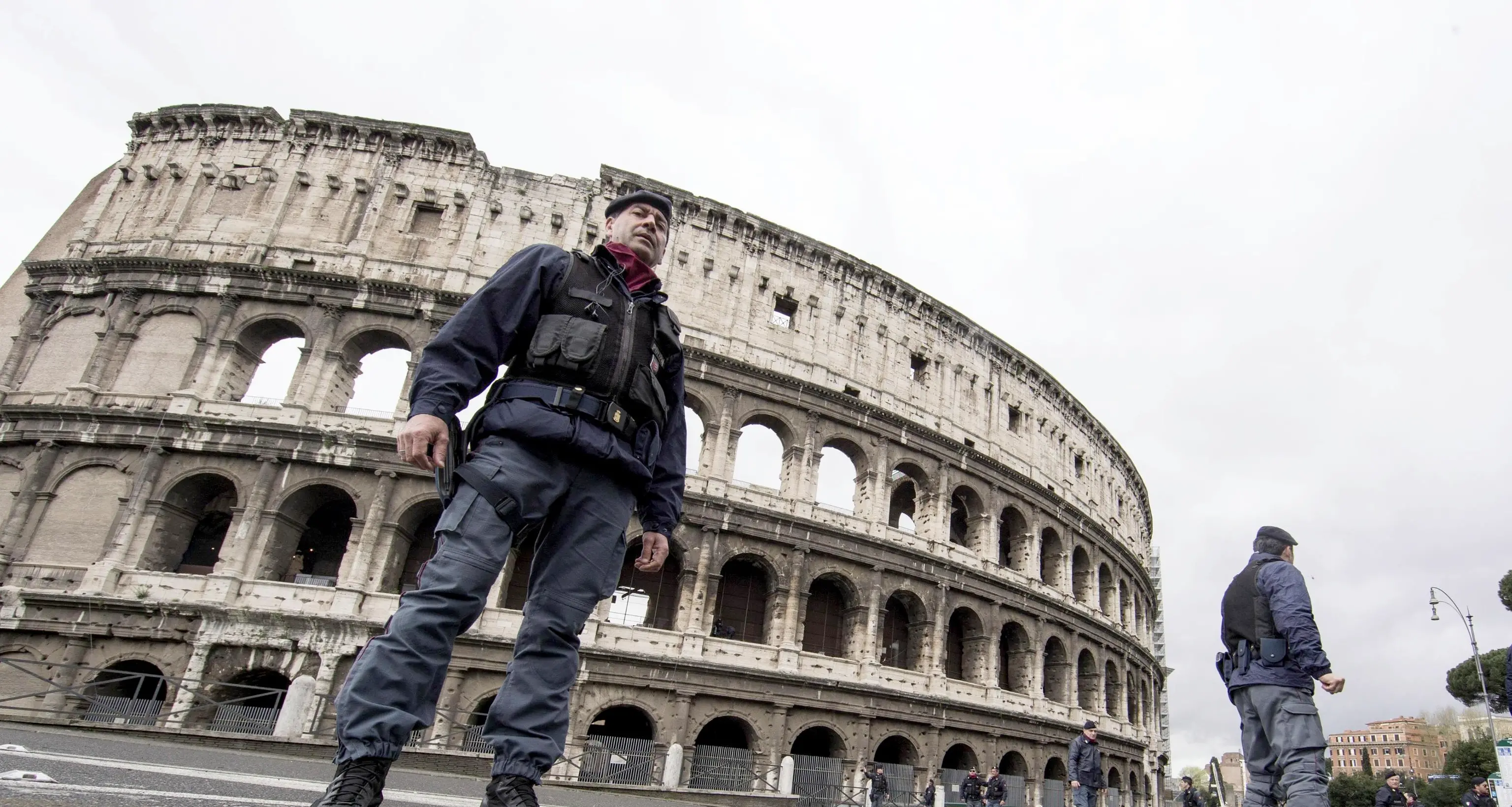 Incide il nome sul Colosseo Denunciata turista 45enne