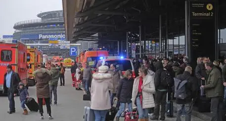 Amburgo, allarme in aeroporto 50 persone intossicate