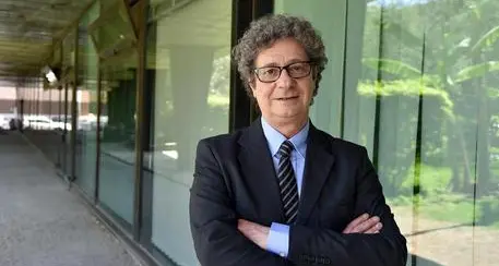 «Tutto il calcio...» saluta Riccardo Cucchi L'ultima radiocronaca da San Siro