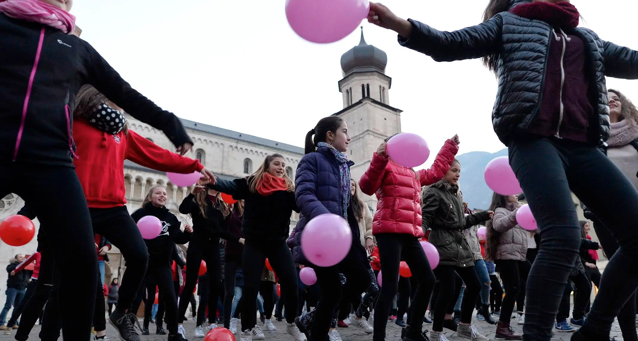 «One billion rising», piazza contro la violenza sulle donne