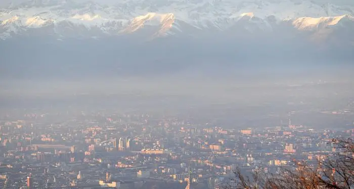Nord Italia, torna l'allarme smog e salute Il Comune di Torino: state poco all'aperto