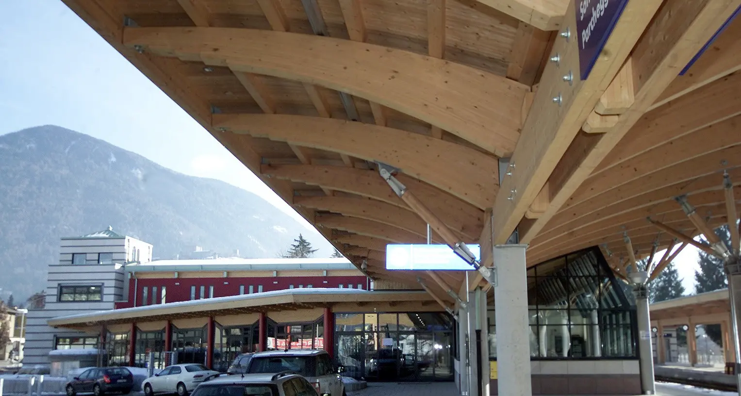 Stazione di Pergine, guardie giurate in arrivo