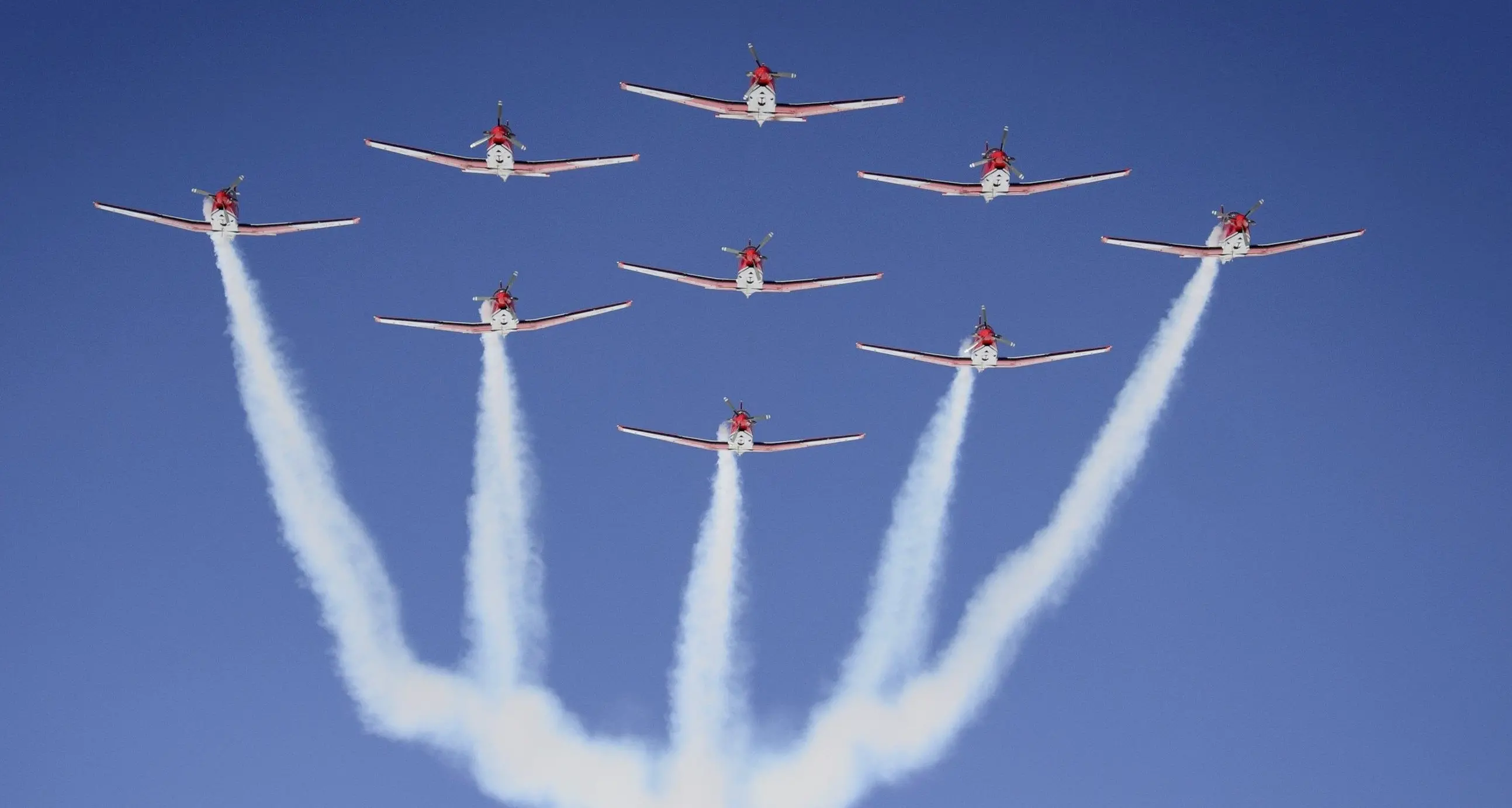 Mondiali, aereo tronca i cavi Telecamera cade sull'arrivo