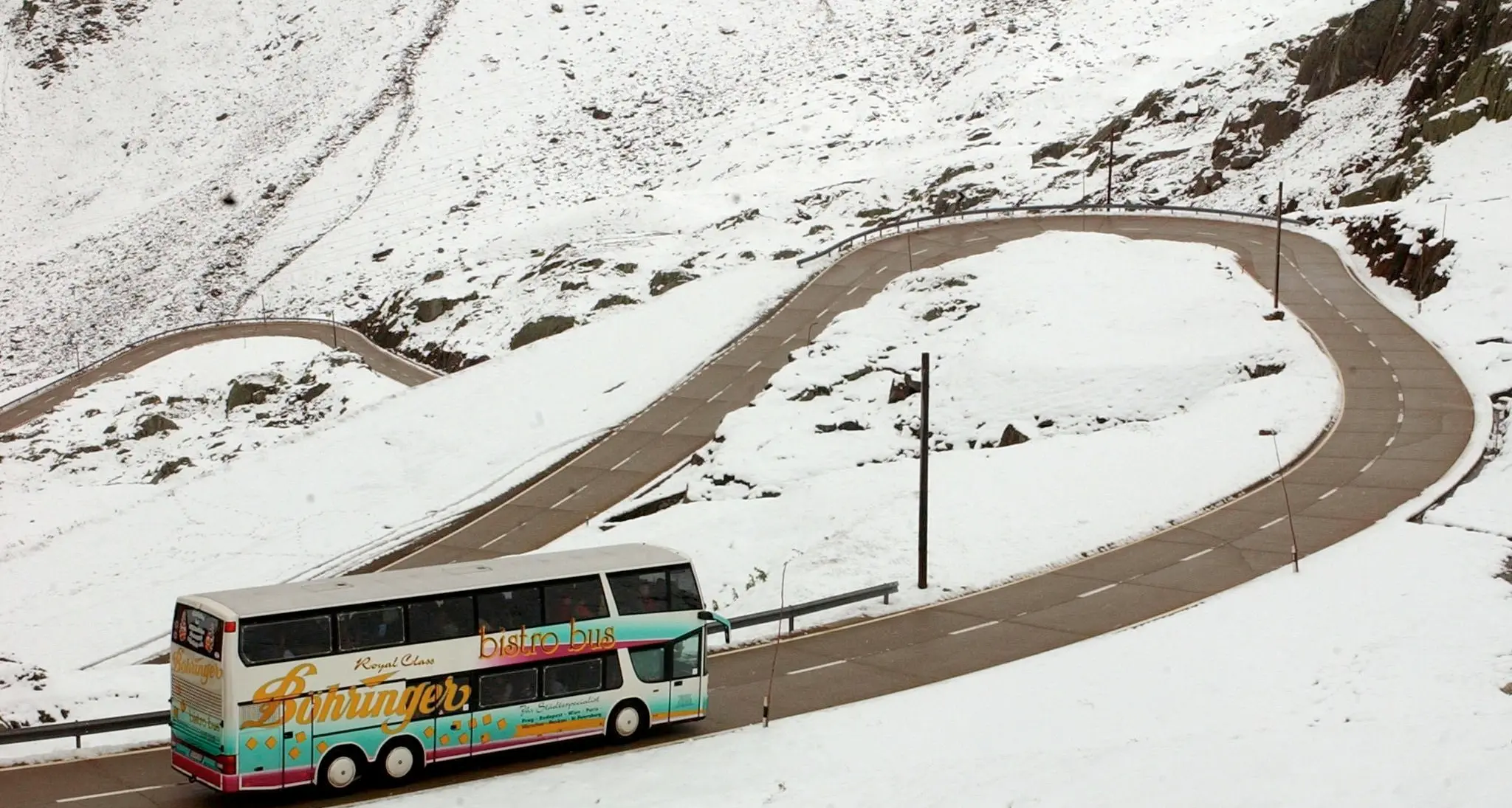 Giornata sulla neve, un'odissea: Alunni in corriera per sei ore