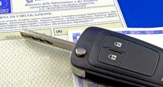 Addio libretto circolazione, con foglio unico automobilista risparmia 39 euro