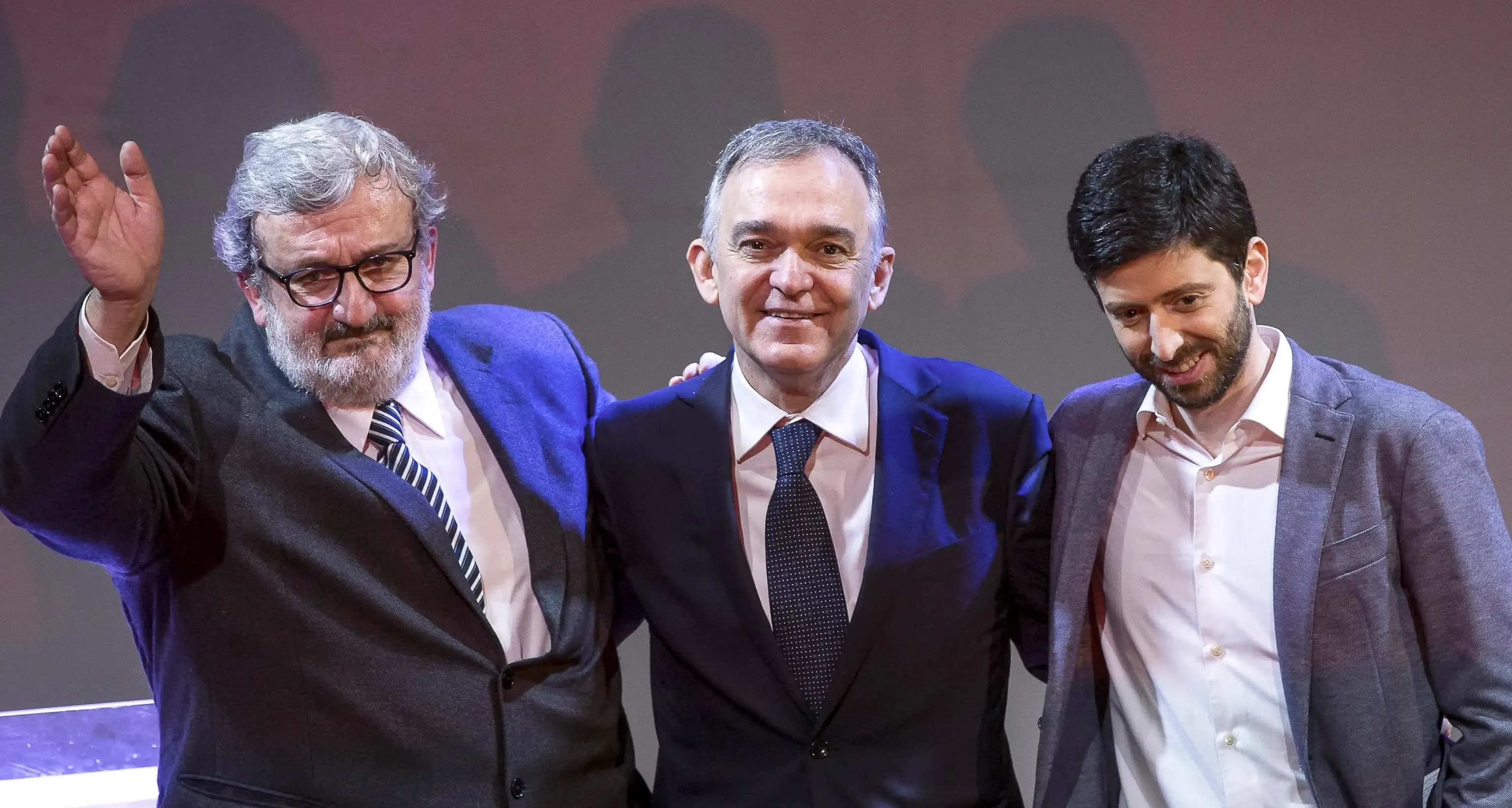 Scissione, per i sondaggi il nuovo partito al 10%, il Pd al 22%