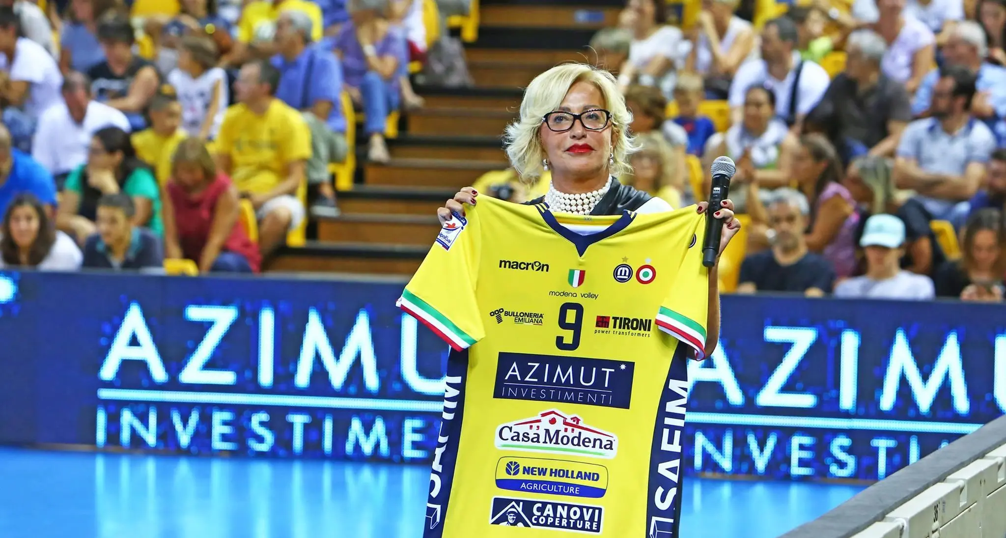 Tifoso aggredisce la presidente di Modena Trentino Volley e curva gialloblù condannano